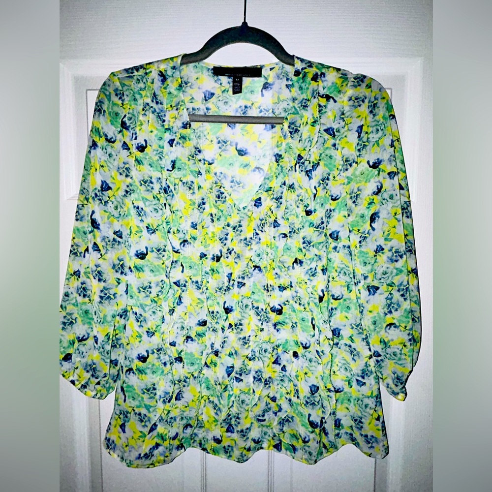 White House Black Market ruffle blouse with matching cami. Size XS